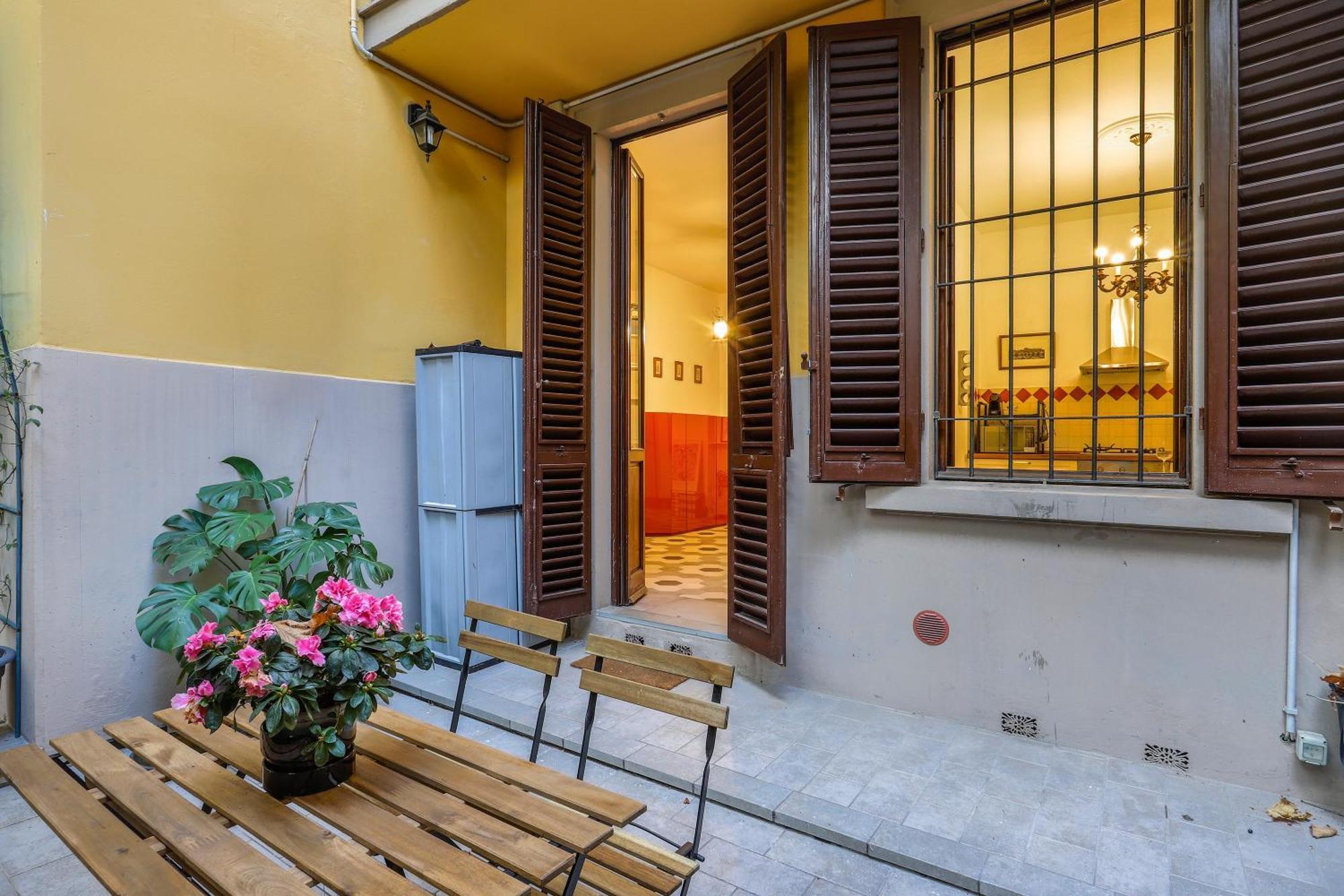 One-Bedroom Apartment With Patio Флоренция Экстерьер фото