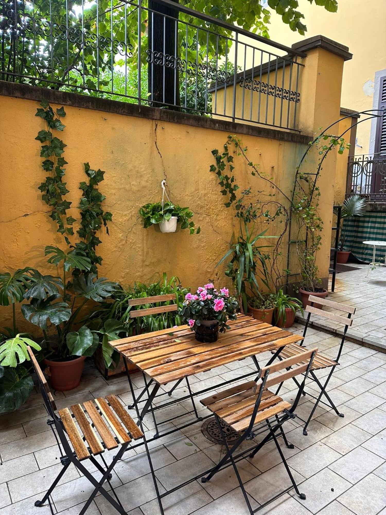 One-Bedroom Apartment With Patio Флоренция Экстерьер фото